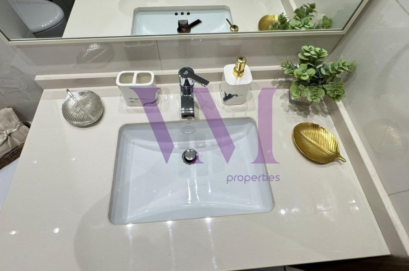 Luxury 2BR Furnished Apartment | Gateway 2 — Mina Al Arab