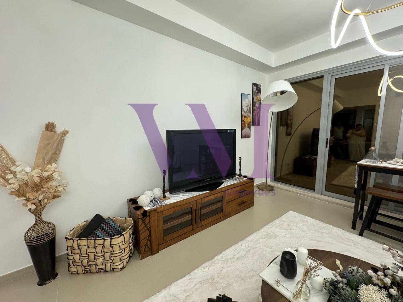 Well Furnished 1 bd | Beach access | Big Layout — Al Marjan Island