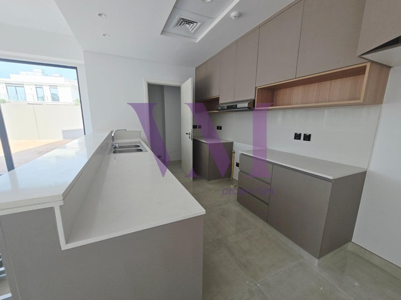 Modern 3BR Townhouse | Falcon island — Al Hamra Village
