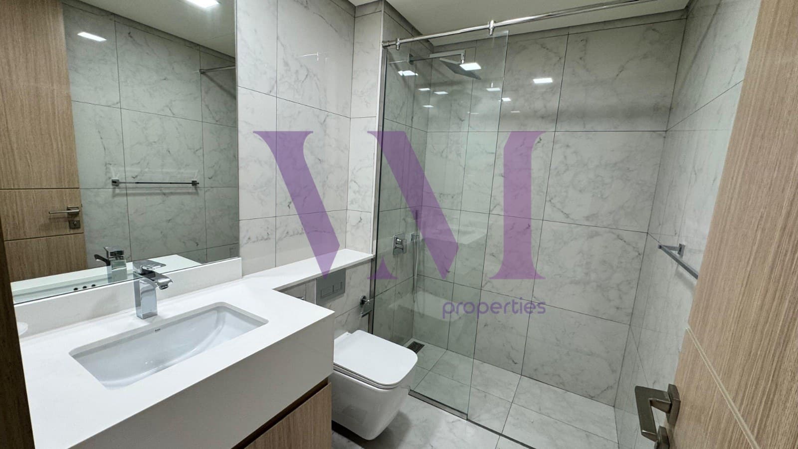 Modern 1BR Apartment | High Floor | Central 2 — Mina Al Arab
