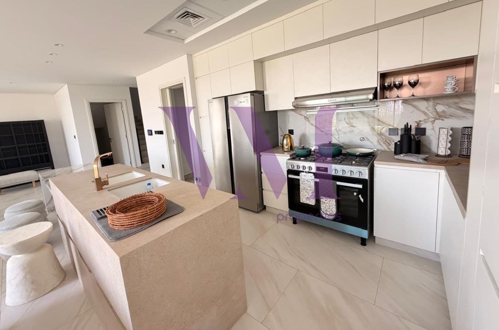 Luxury 4BR Villa | Steps away from the beach — Al Hamra Village