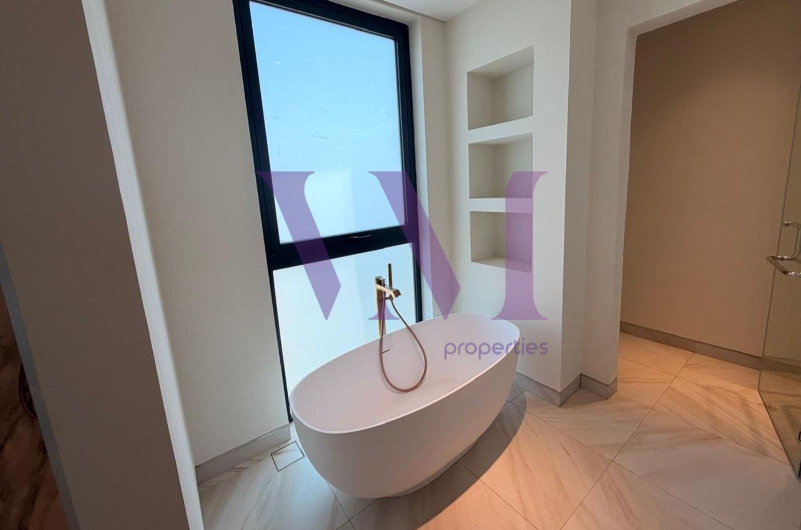 Luxury 4BR Villa | Steps away from the beach — Al Hamra Village