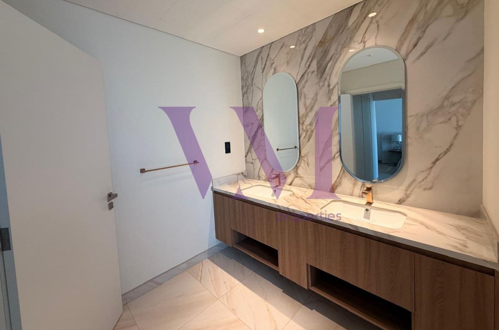 Luxury 4BR Villa | Steps away from the beach — Al Hamra Village