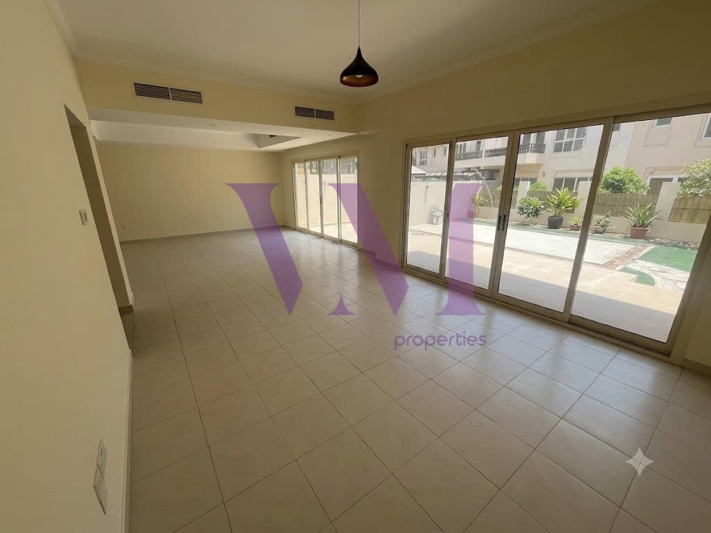 Spacious 4-Bed Townhouse | Prime Location — Al Hamra Village