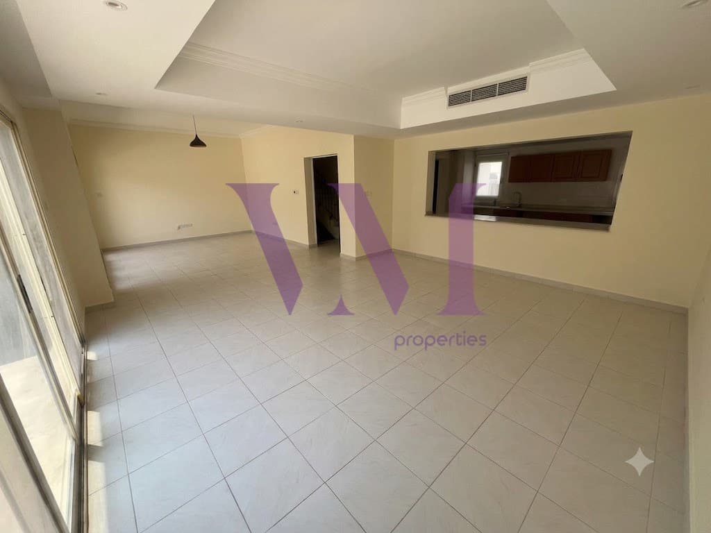 Spacious 4-Bed Townhouse | Prime Location — Al Hamra Village