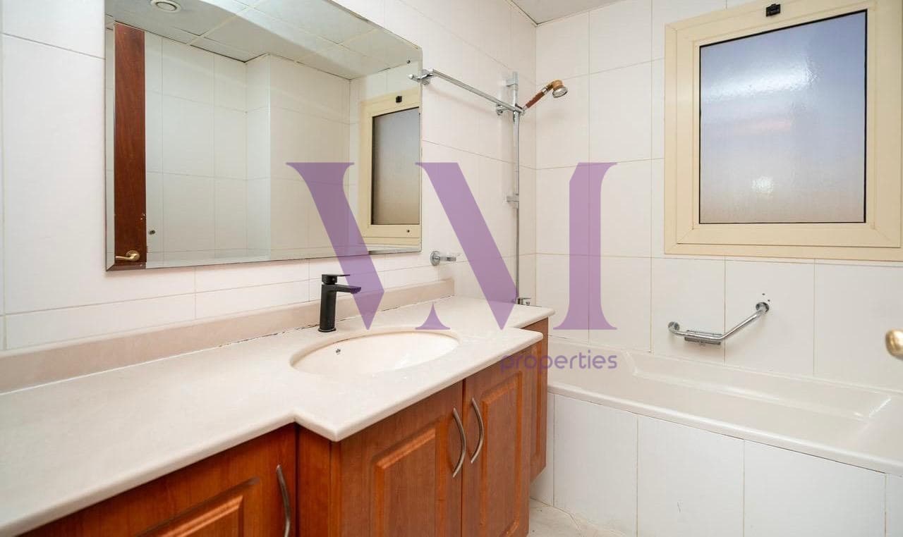 Spacious 4-Bed Townhouse | Prime Location — Al Hamra Village