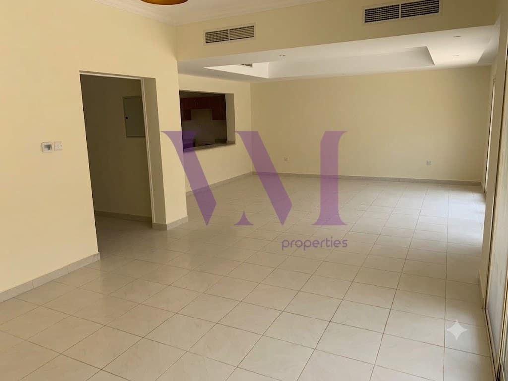 Spacious 4-Bed Townhouse | Prime Location — Al Hamra Village
