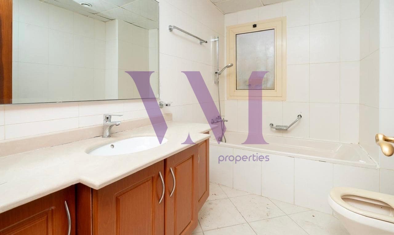 Spacious 4-Bed Townhouse | Prime Location — Al Hamra Village