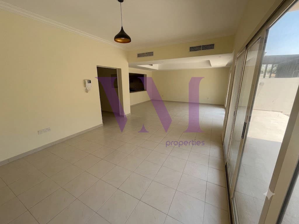 Spacious 4-Bed Townhouse | Prime Location — Al Hamra Village