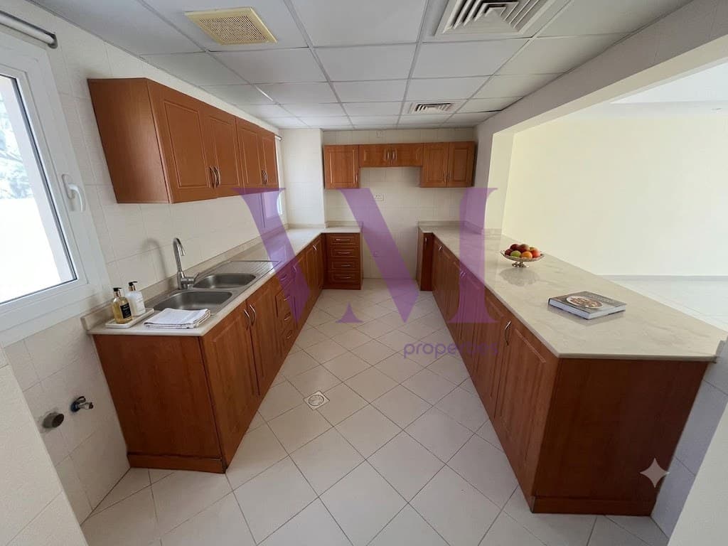 Spacious 4-Bed Townhouse | Prime Location — Al Hamra Village
