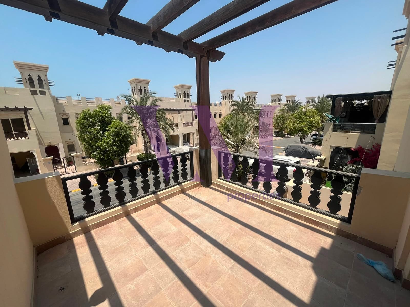 Spacious 4-Bed Townhouse | Prime Location — Al Hamra Village
