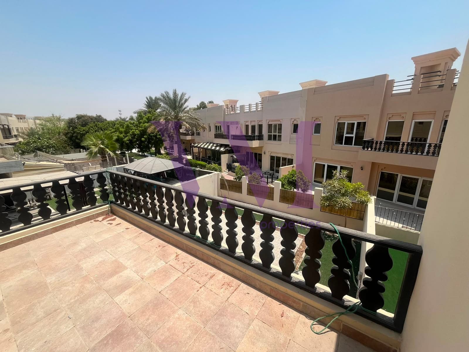 Spacious 4-Bed Townhouse | Prime Location — Al Hamra Village
