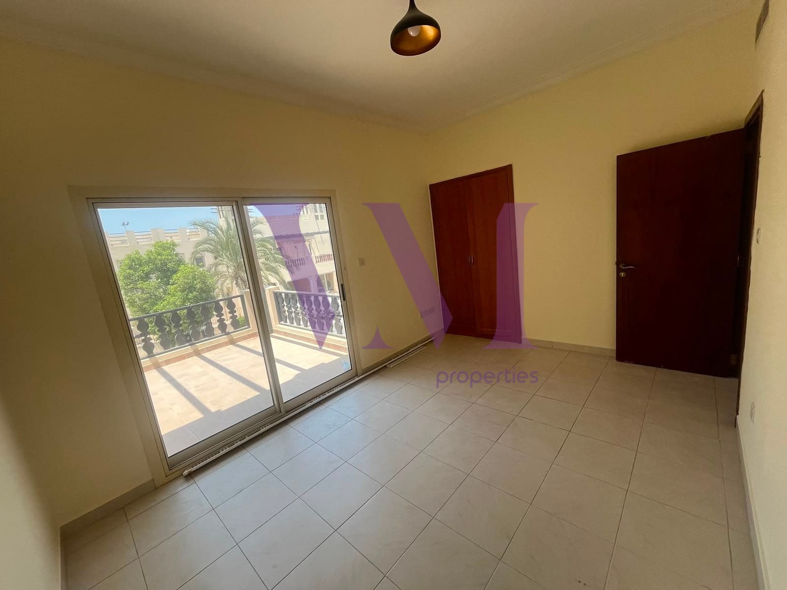 Spacious 4-Bed Townhouse | Prime Location — Al Hamra Village