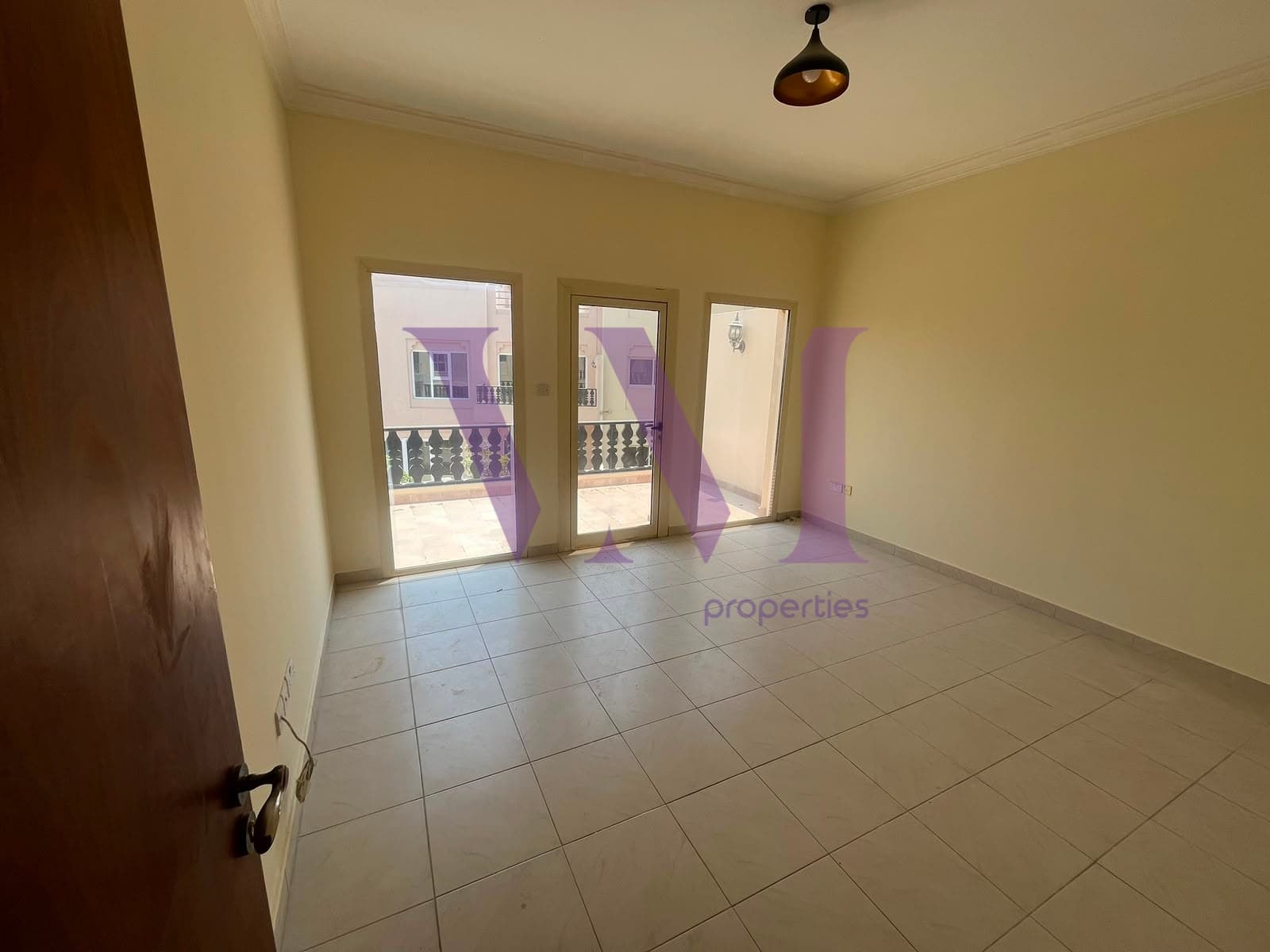 Spacious 4-Bed Townhouse | Prime Location — Al Hamra Village