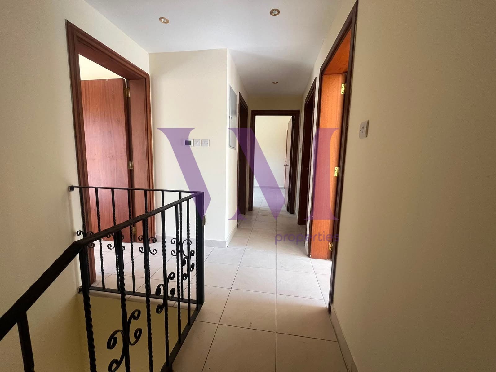 Spacious 4-Bed Townhouse | Prime Location — Al Hamra Village