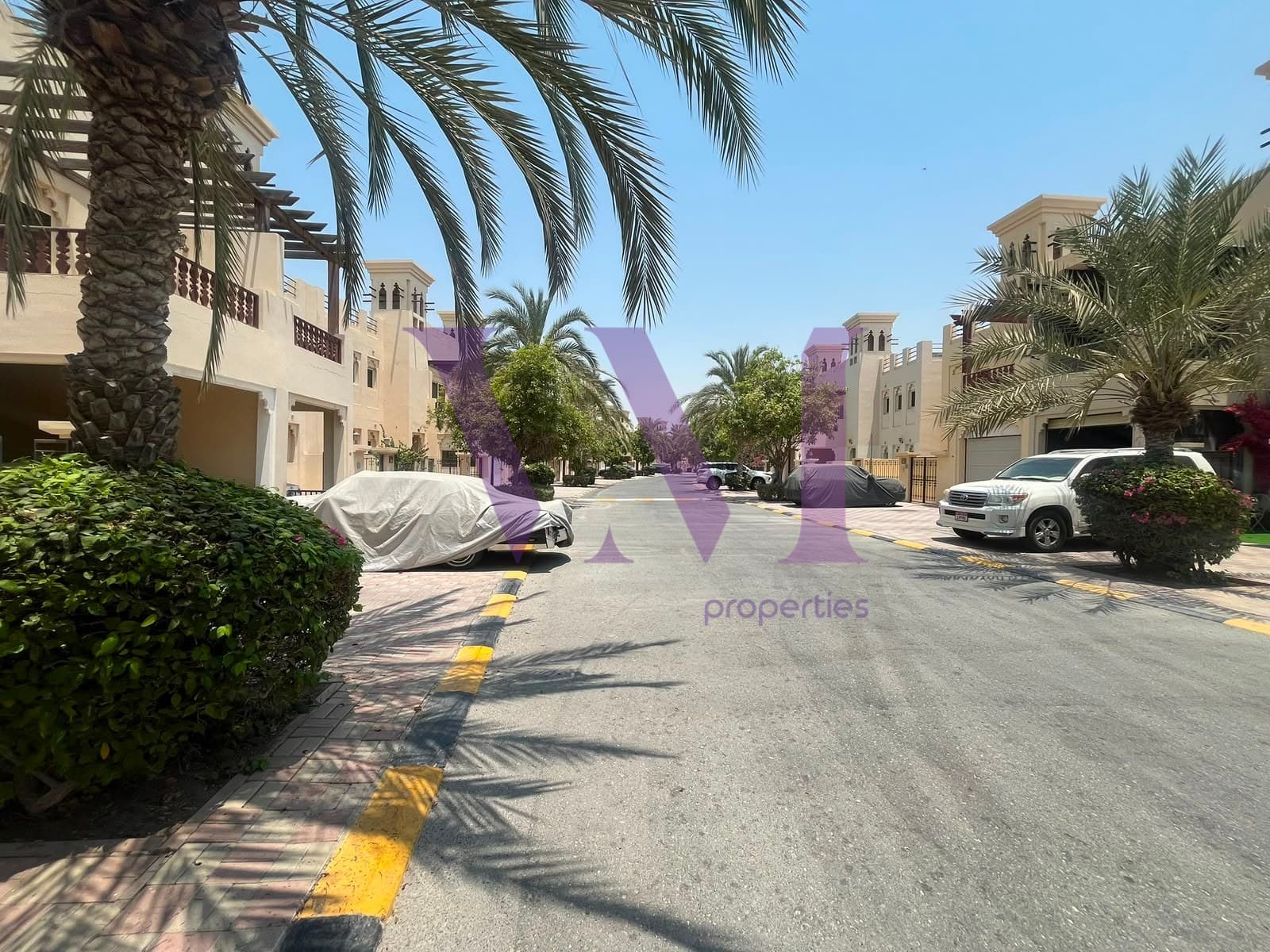 Spacious 4-Bed Townhouse | Prime Location — Al Hamra Village