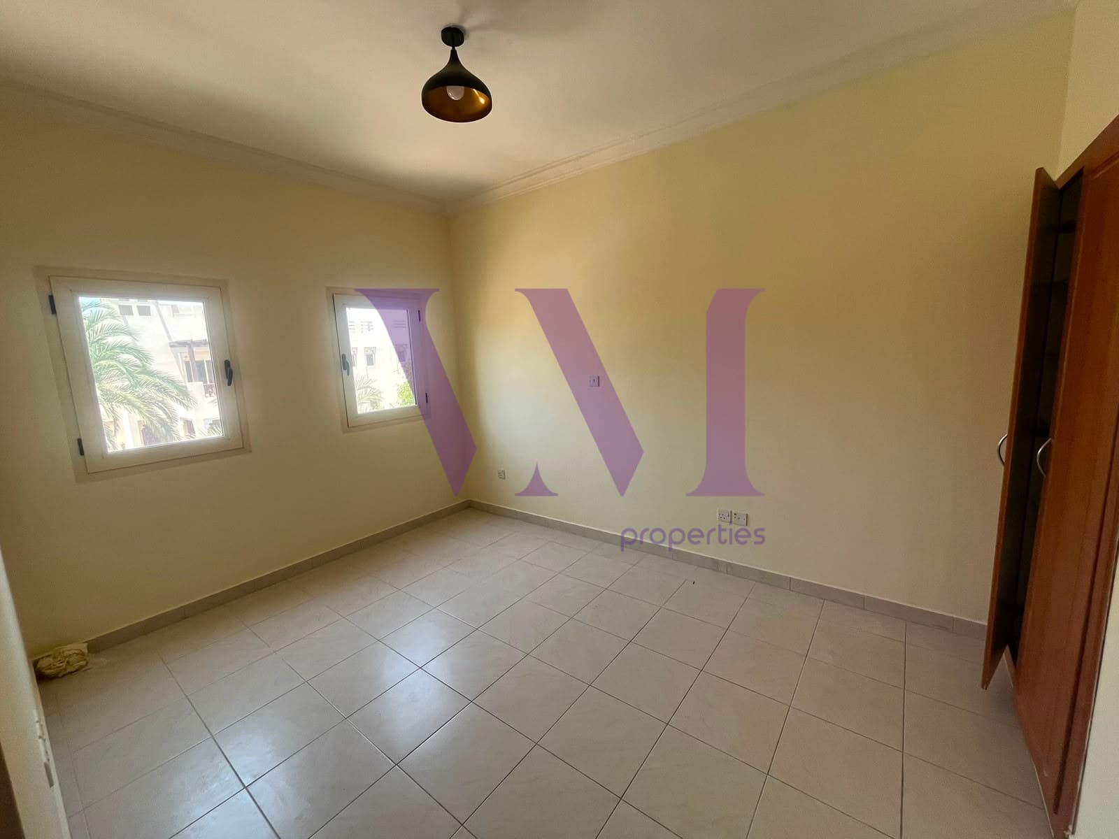 Spacious 4-Bed Townhouse | Prime Location — Al Hamra Village