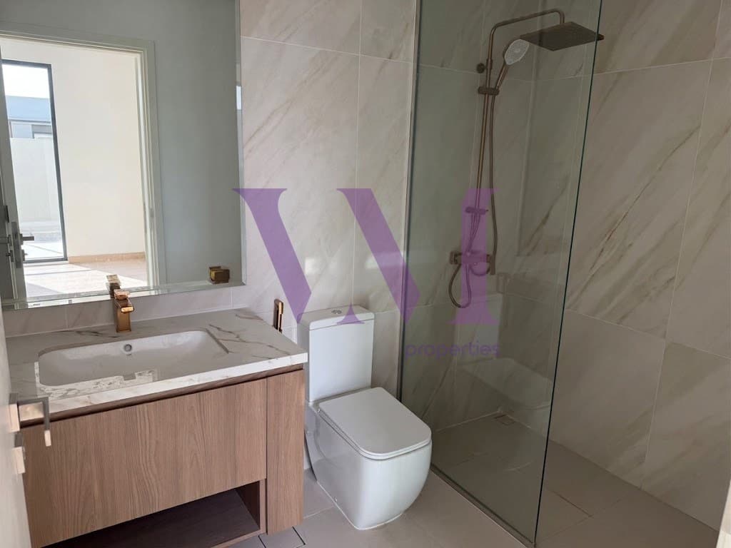 Spacious Luxury 4BR + Maid Townhouse | Beachfront — Al Hamra Village