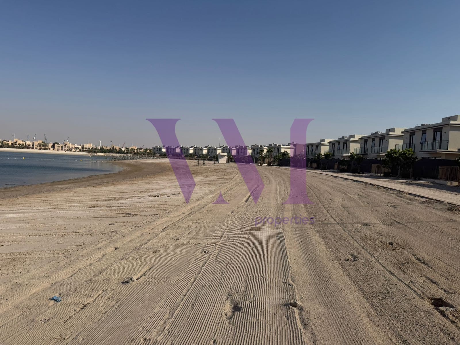 Spacious Luxury 4BR + Maid Townhouse | Beachfront — Al Hamra Village