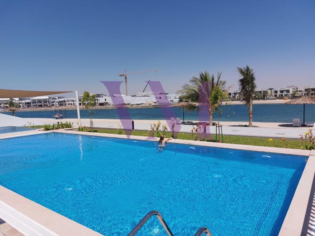 Spacious Family Villa | Excellent Condition — Mina Al Arab
