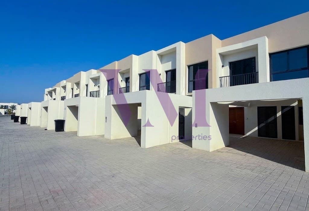 Spacious Family Villa | Excellent Condition — Mina Al Arab
