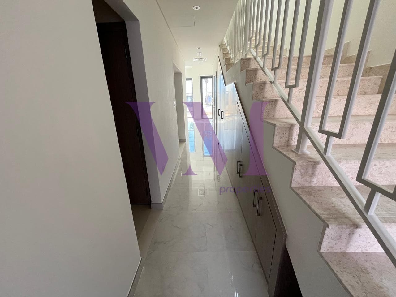 Spacious Family Villa | Excellent Condition — Mina Al Arab