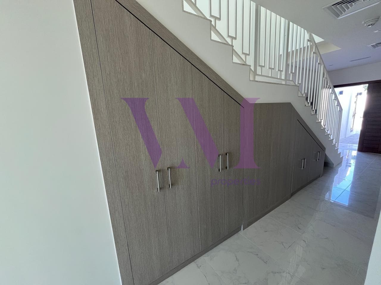 Spacious Family Villa | Excellent Condition — Mina Al Arab