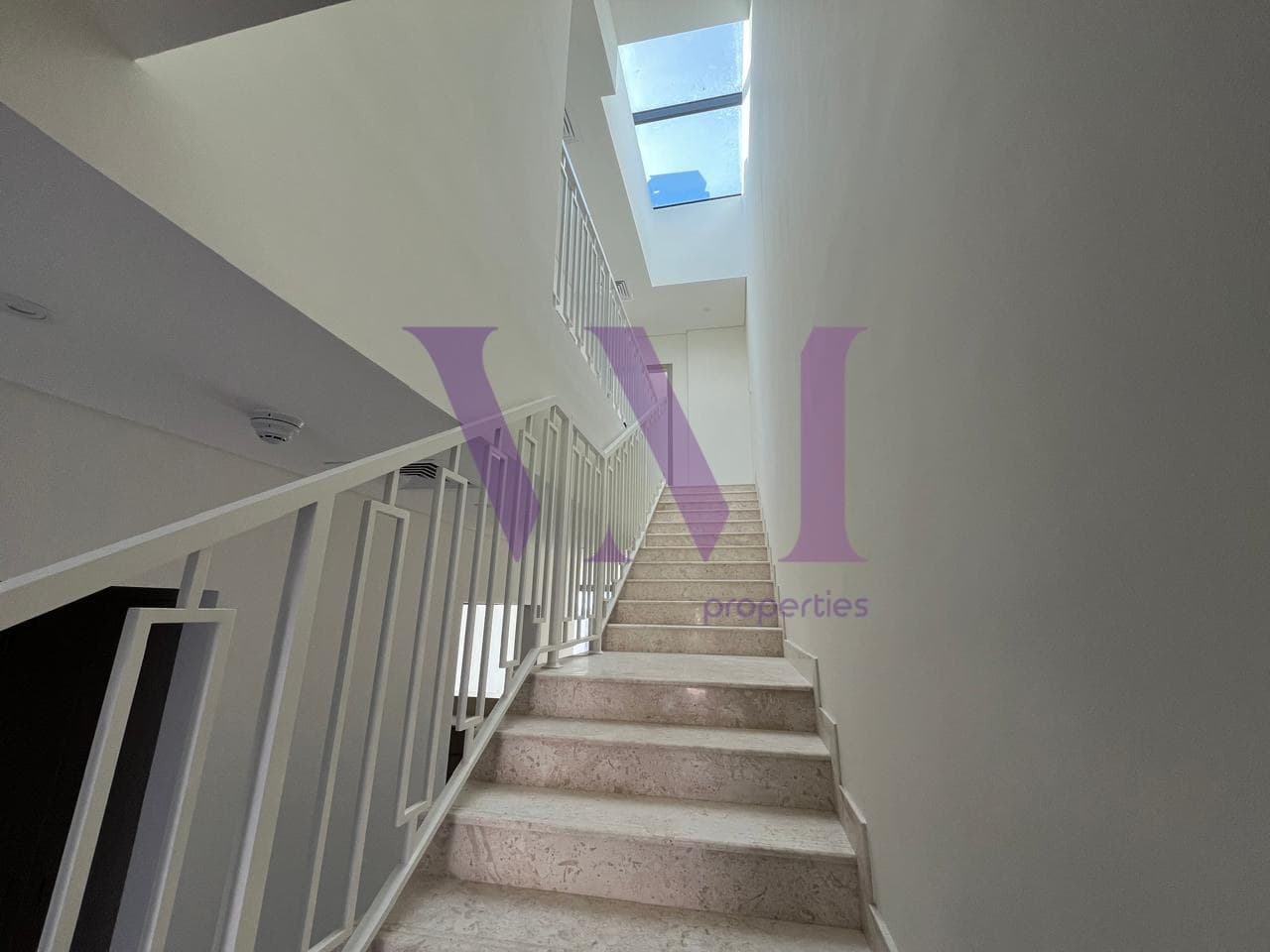 Spacious Family Villa | Excellent Condition — Mina Al Arab
