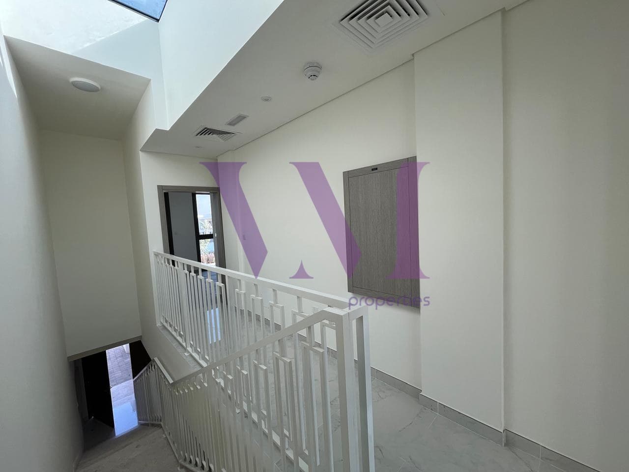 Spacious Family Villa | Excellent Condition — Mina Al Arab
