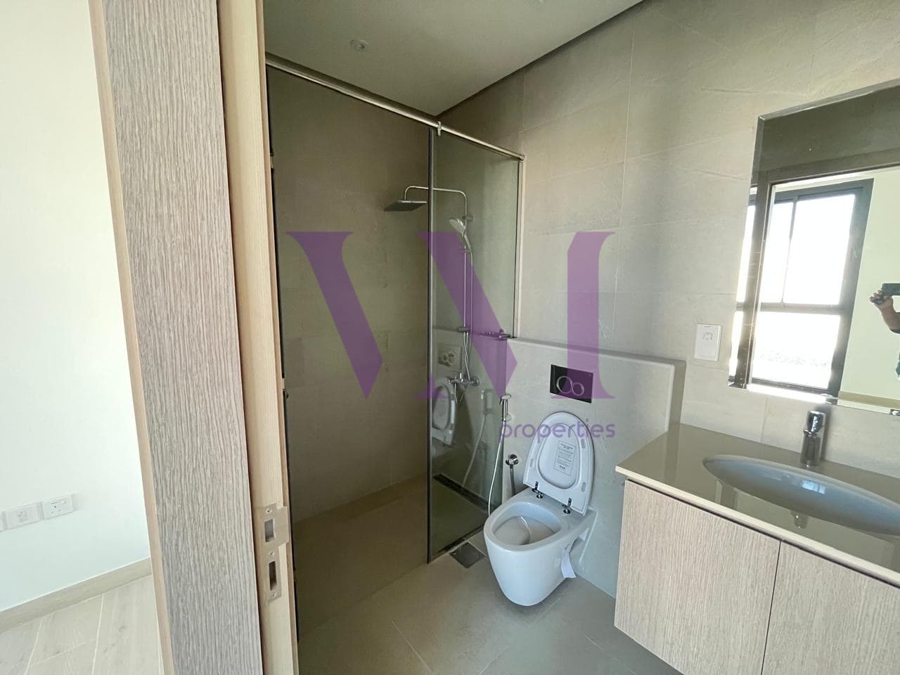 Spacious Family Villa | Excellent Condition — Mina Al Arab