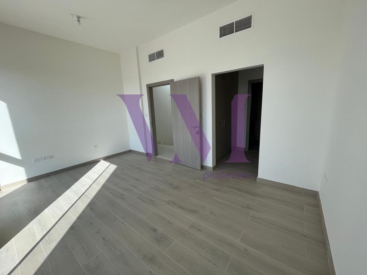Spacious Family Villa | Excellent Condition — Mina Al Arab