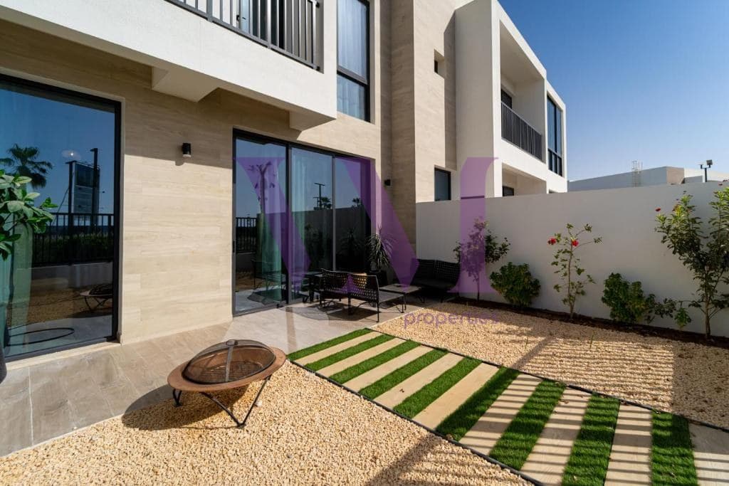 Spacious Family Villa | Excellent Condition — Mina Al Arab
