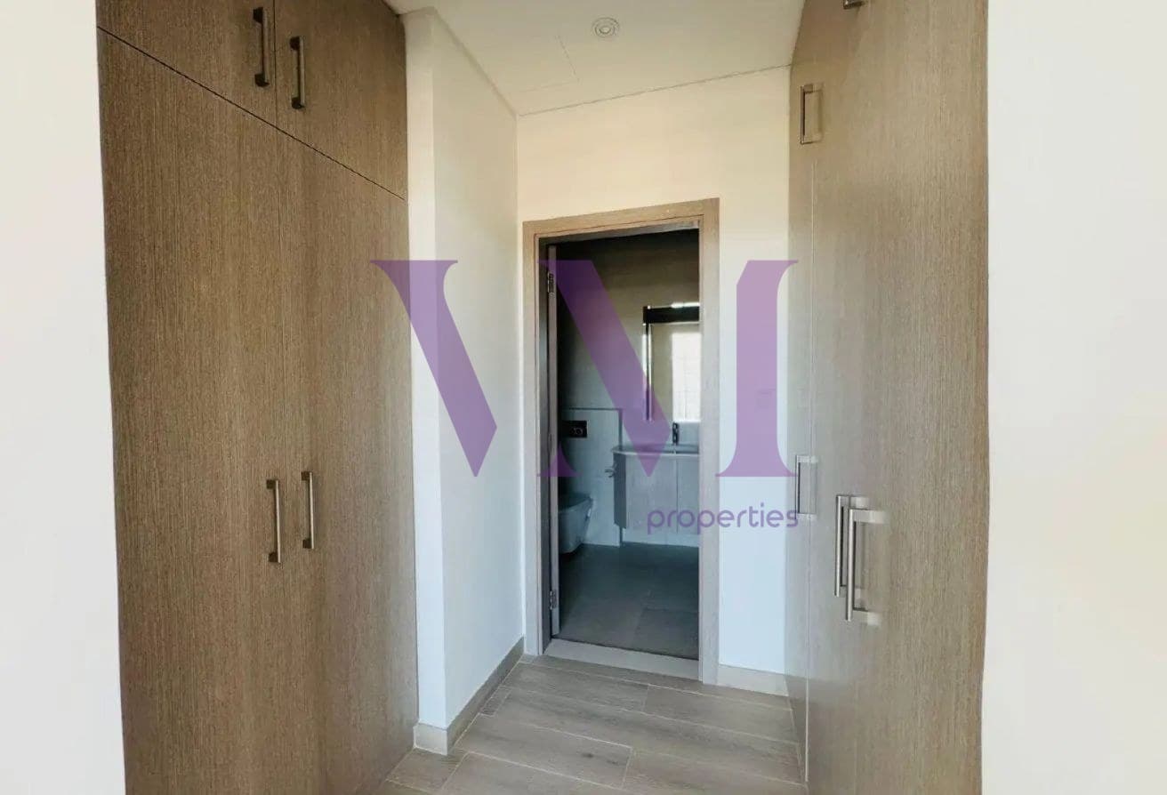 Corner Unit | Luxury Living | Excellent Condition — Mina Al Arab