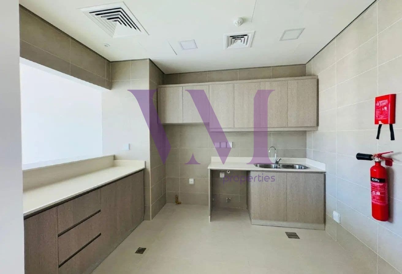 Corner Unit | Luxury Living | Excellent Condition — Mina Al Arab