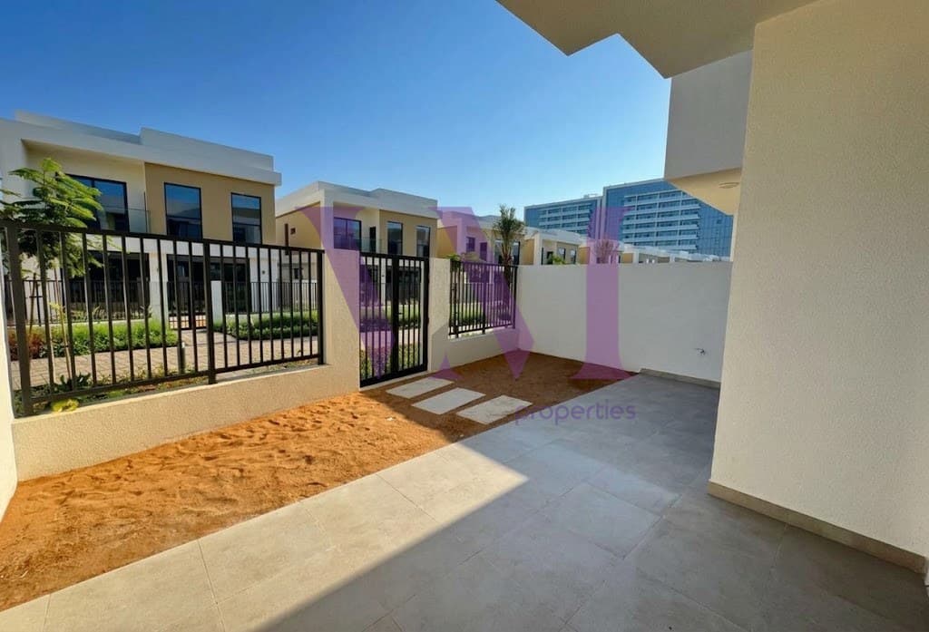 Corner Unit | Luxury Living | Excellent Condition — Mina Al Arab
