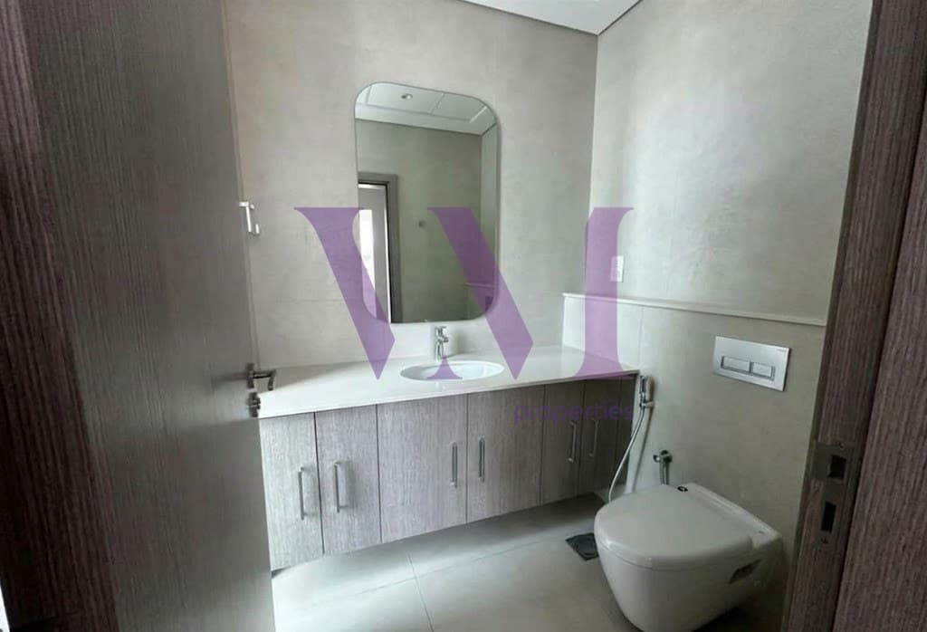 Spacious 3 BHK | Corner Unit | Near Original Price — Mina Al Arab